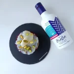 Timbal de piña, remolacha y bacalao ahumado con vinagreta de miel y AOVE Campos de Biatia.