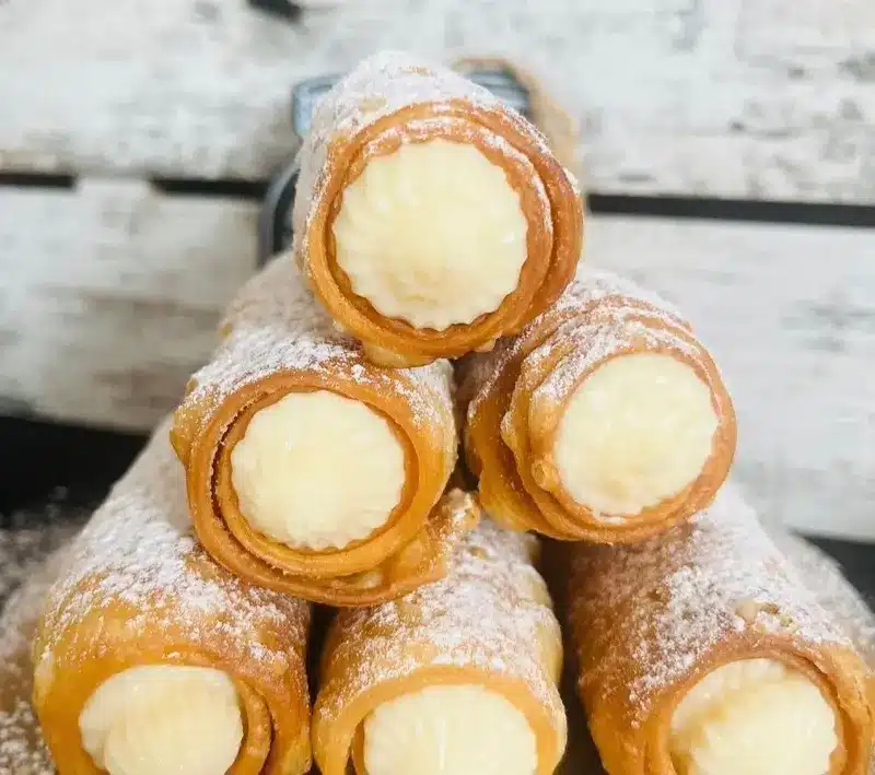 Cañas rellenas de crema pastelera al mascarpone. Imagen 01
