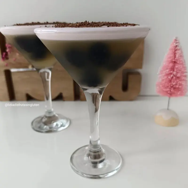 Copa de kefir y gelatina de moras con chocolate. Imagen 01