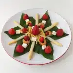 Ensalada de espinacas con fresas manzana y anacardos. Imagen 02