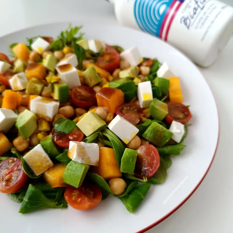 Ensalada de garbanzos, aguacate y caqui. Imagen 02
