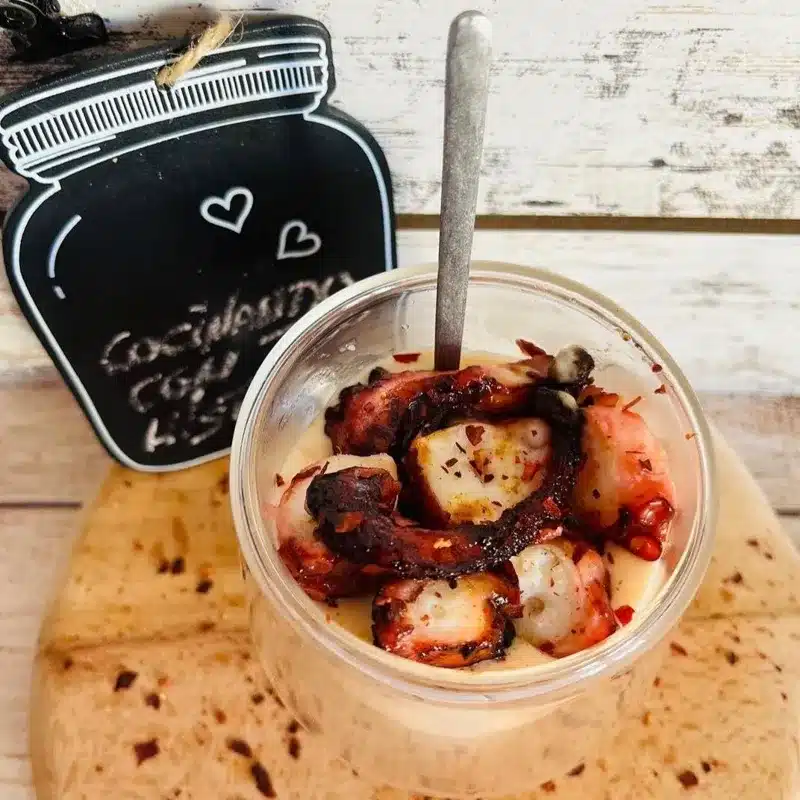 Pulpo a la plancha con escamas de pimiento ahumado. Imagen 05