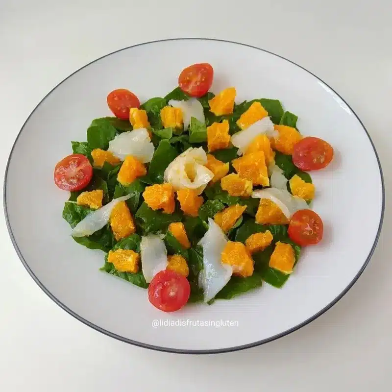 Ensalada citrica con espinacas y bacalao ahumado. Imagen 02