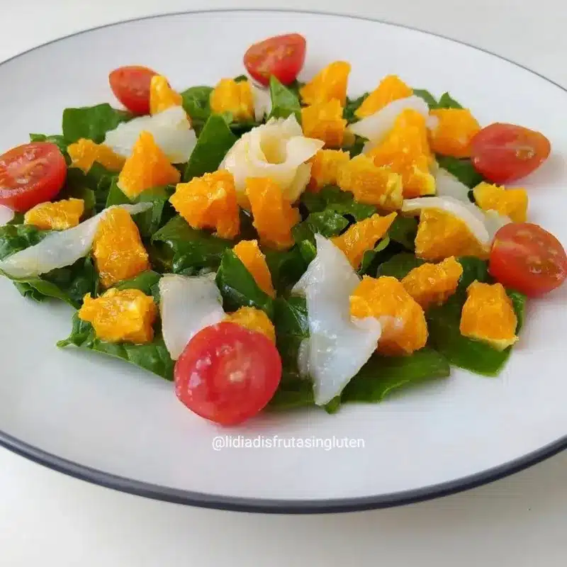 Ensalada citrica con espinacas y bacalao ahumado. Imagen 03
