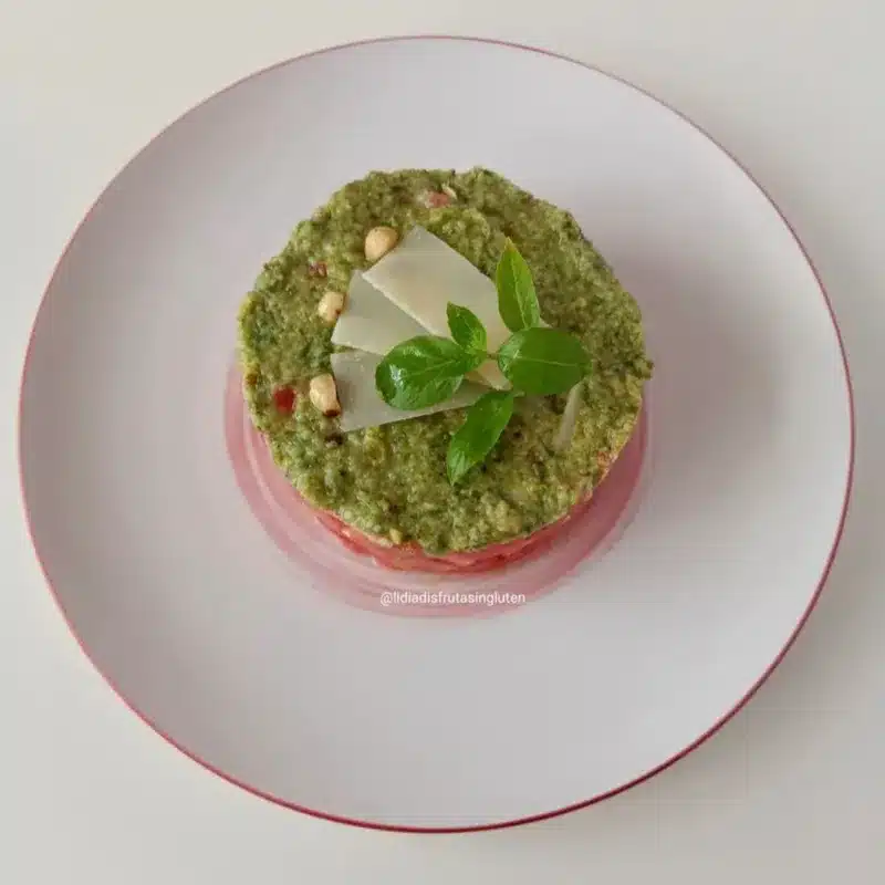 Tartar de tomate con pesto de avellana. Imagen 01