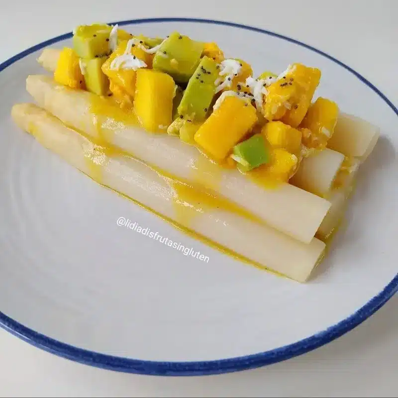 Ensalada de espárragos blancos con aguacate. Imagen 01