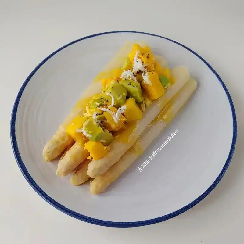 Ensalada de espárragos blancos con aguacate. Imagen 02
