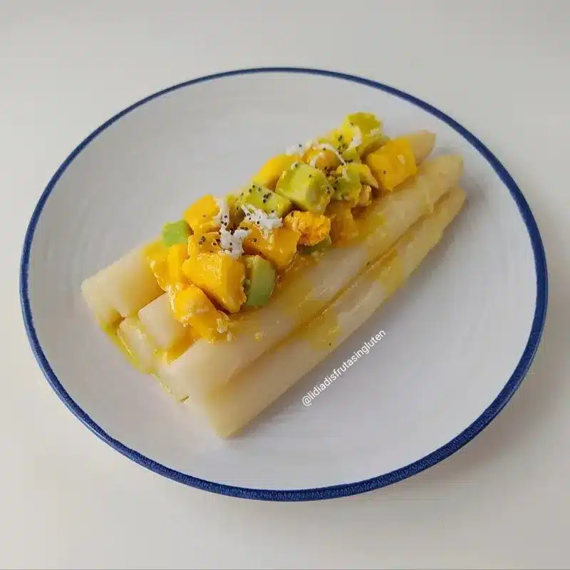 Ensalada de espárragos blancos con aguacate. Imagen 03