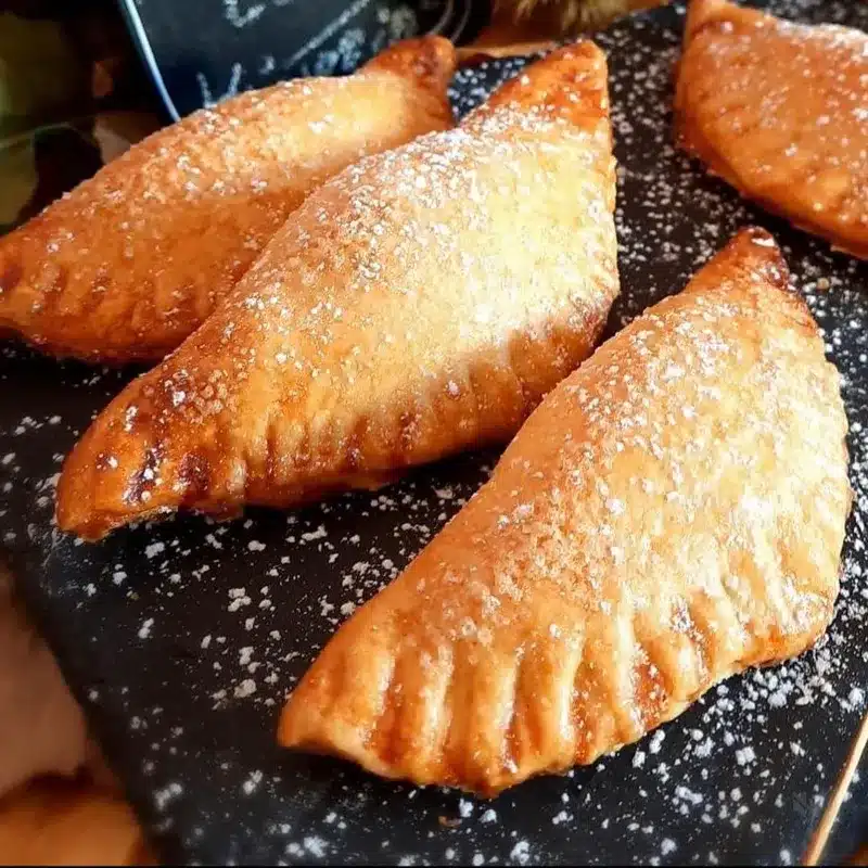 Empanadillas fritas rellenas de crema. Imagen 01