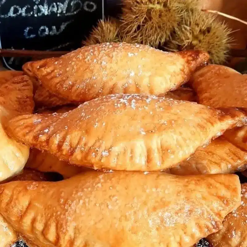 Empanadillas fritas rellenas de crema. Imagen 03