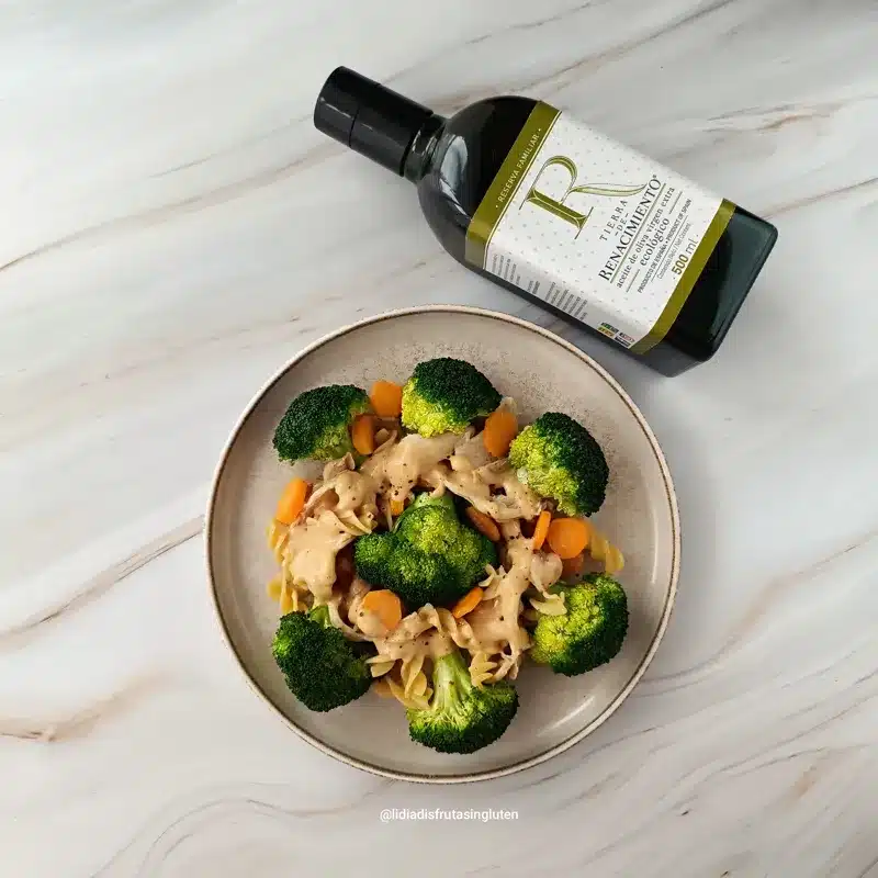 Wok de brécol y sojalitas salsa cacahuete. Imagen 02