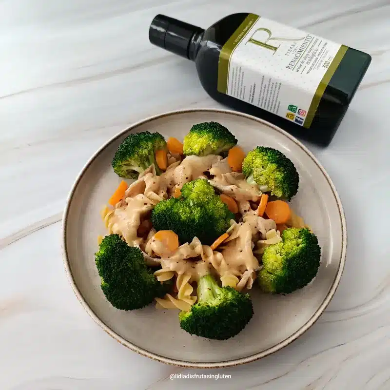 Wok de brécol y sojalitas salsa cacahuete. Imagen 03