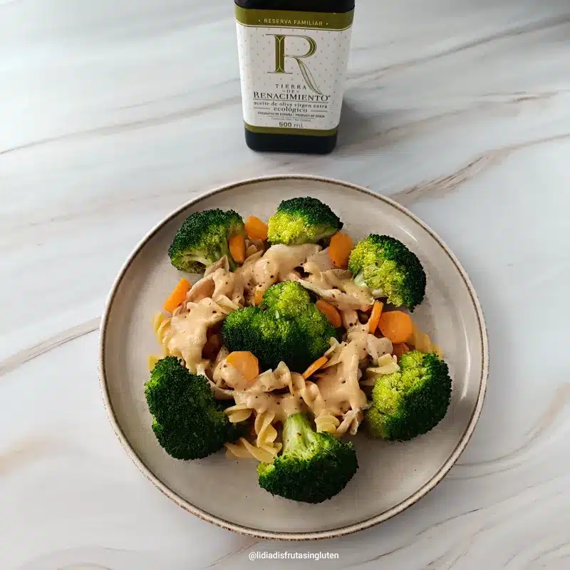 Wok de brécol y sojalitas salsa cacahuete. Imagen 07
